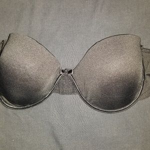 Black strapless bra